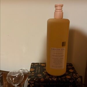Kristen Ess Conditioner 28 ounces extra gentle pump dispenser